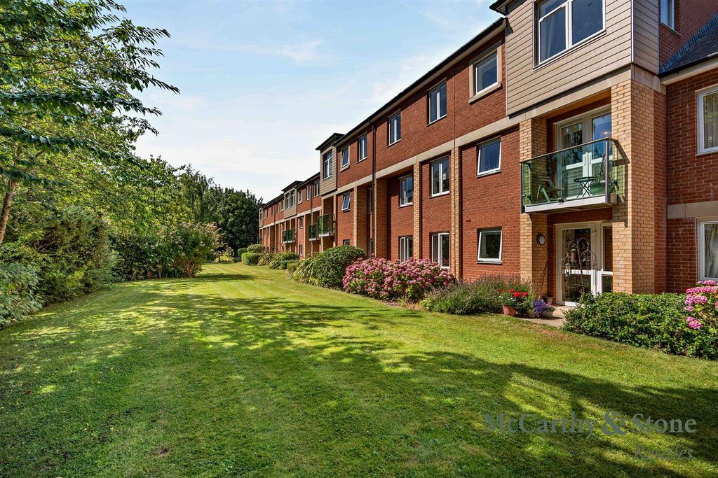 Property photo 1 of 36 8700557-Exterior05-800.Jpg