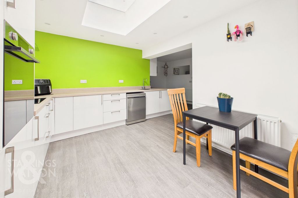 Property photo 2 of 22