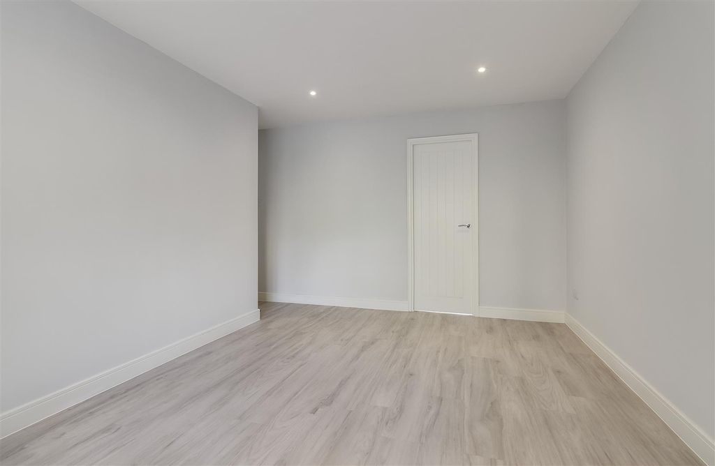 Property photo 3 of 10 Img (5).Jpg