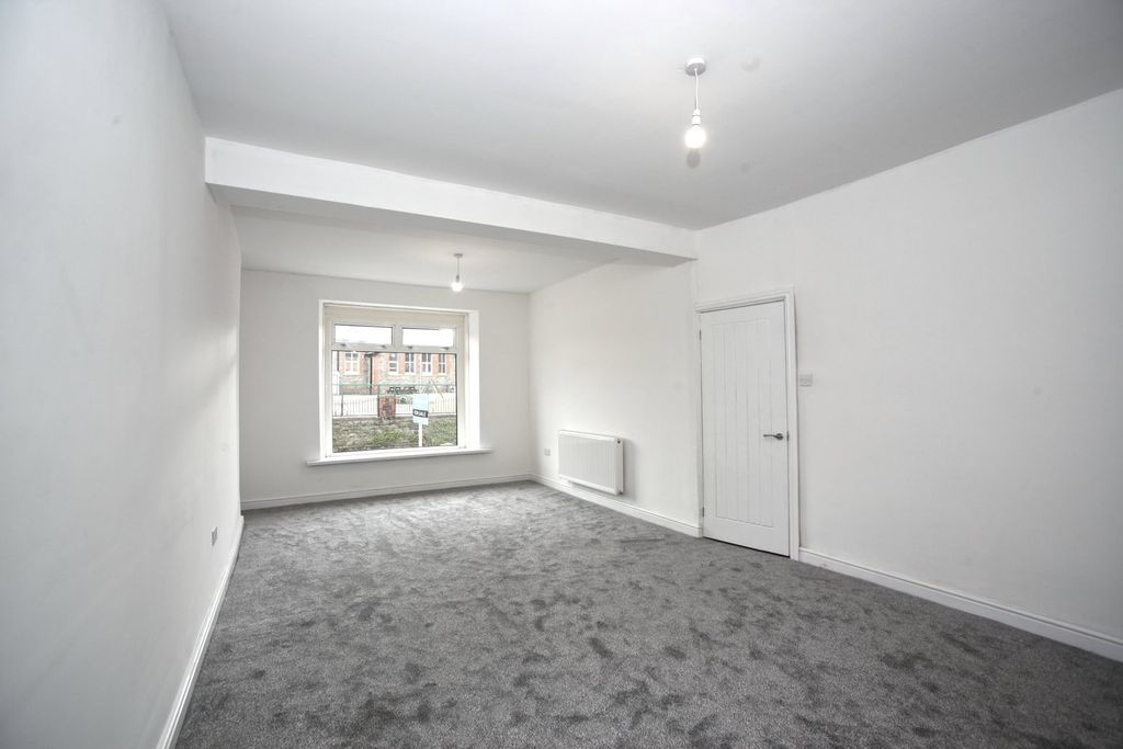 Property photo 3 of 31