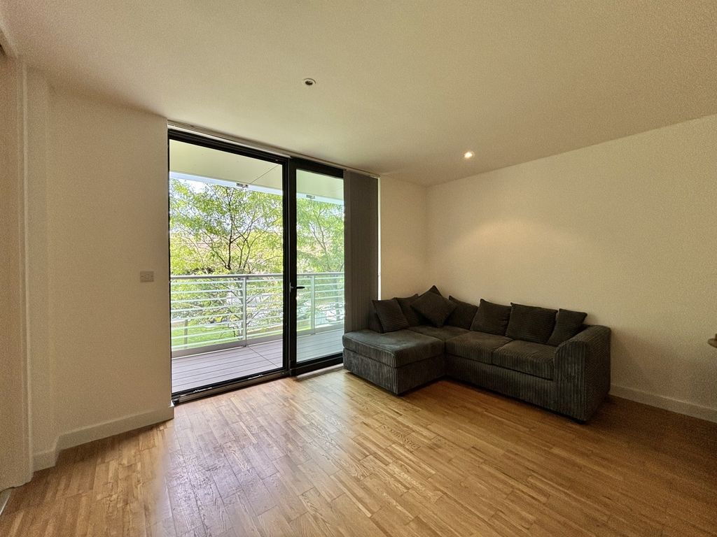 Property photo 2 of 13 Image00004