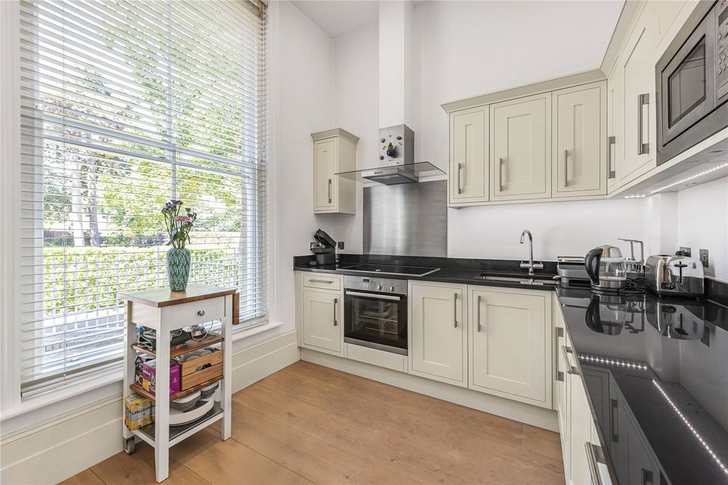 Property photo 2 of 10 Kitchen