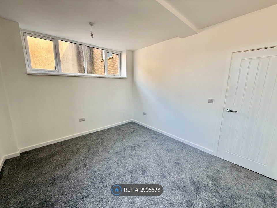 Property photo 3 of 11 Flat 9
