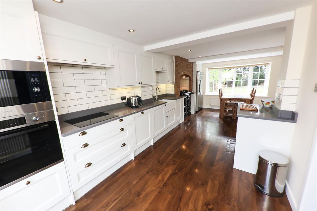 Property photo 2 of 32 Farmhouse Style Dining Kitchen