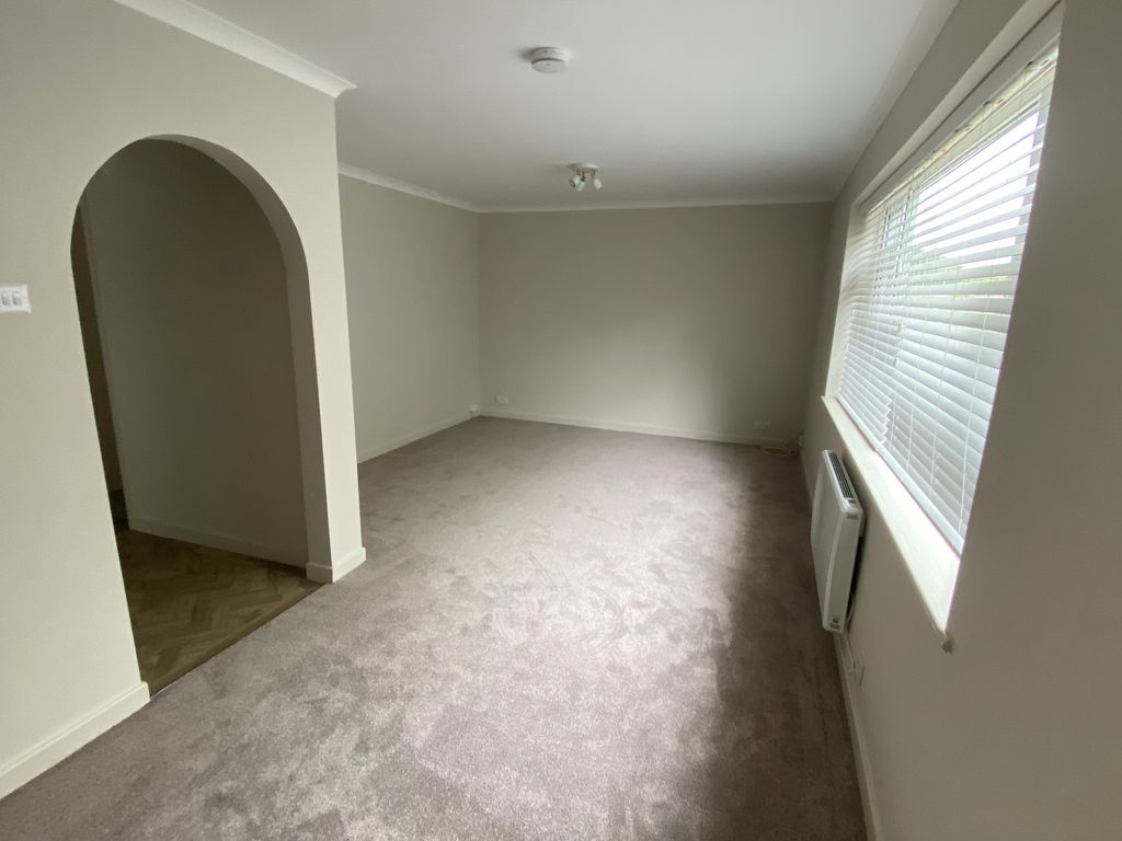 Property photo 3 of 9 Living Room