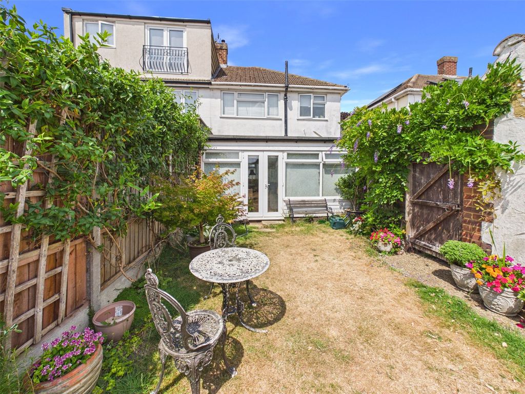 Property photo 2 of 18 Picture No. 17