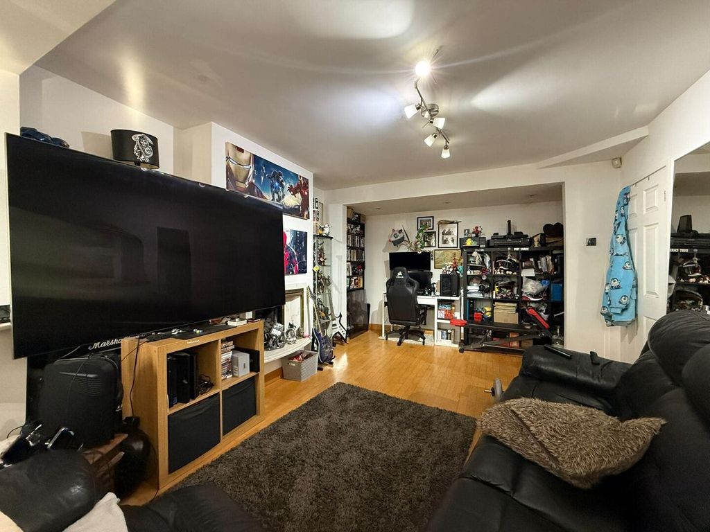 Property photo 2 of 36 Living Room