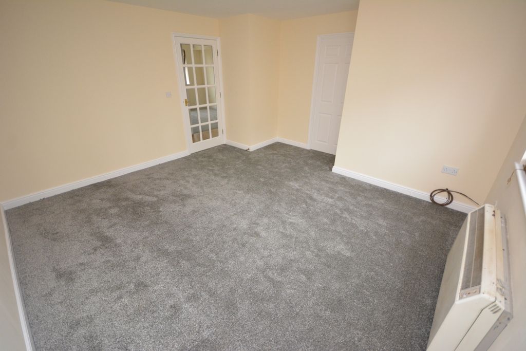 Property photo 3 of 6 Lounge