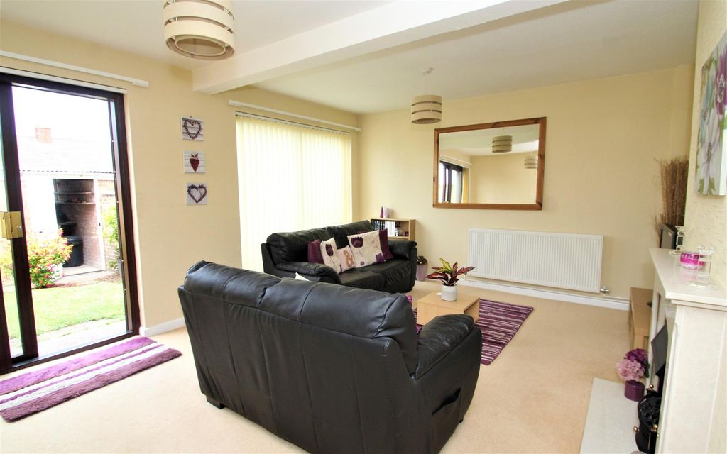 Property photo 3 of 9 Lounge