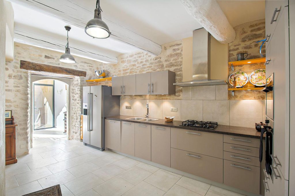 Property photo 2 of 16 Image