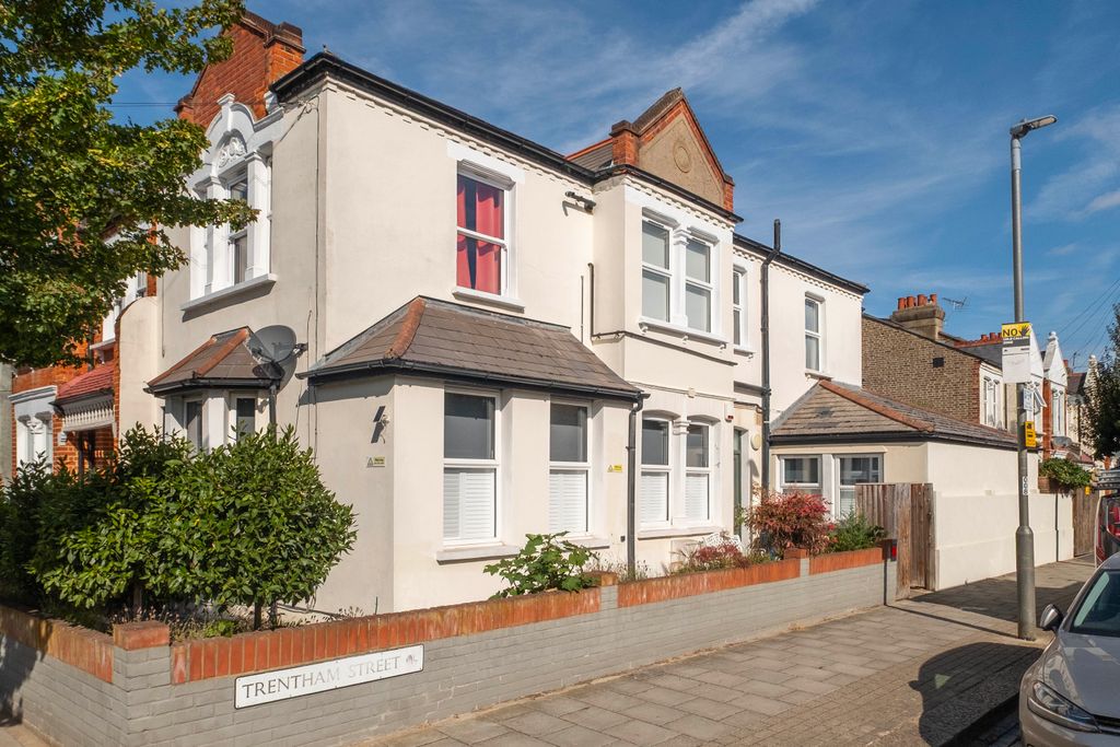 Property photo 2 of 11