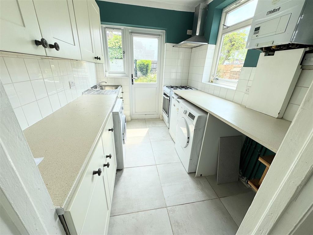 Property photo 3 of 8 Kitchen