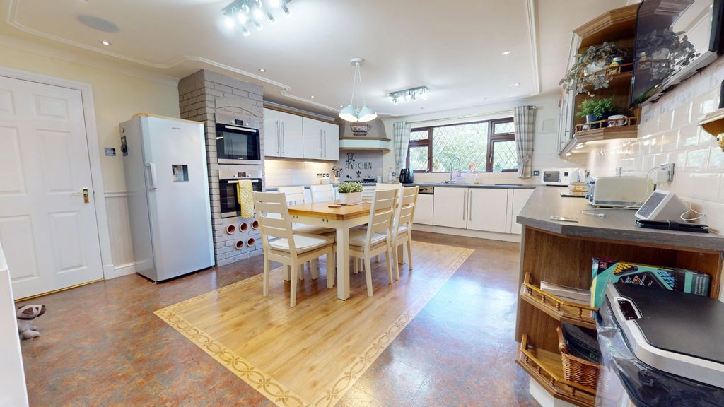 Property photo 2 of 31 4534963