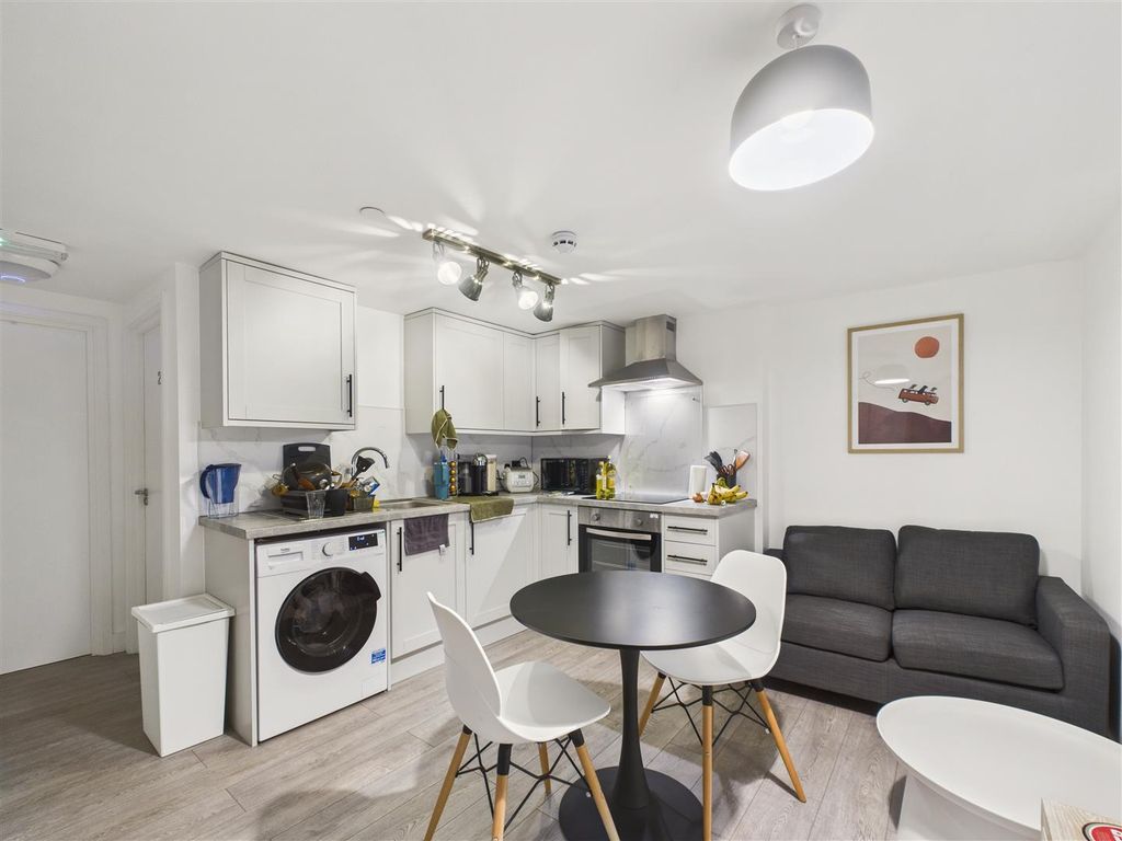 Property photo 2 of 16 Cam02131G0-Pr0208-Still002.Jpg