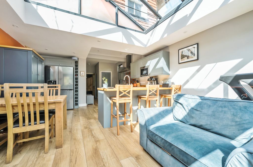 Property photo 3 of 22 1296551-683041F0E...