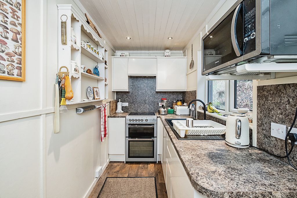 Property photo 2 of 14 Kitchen