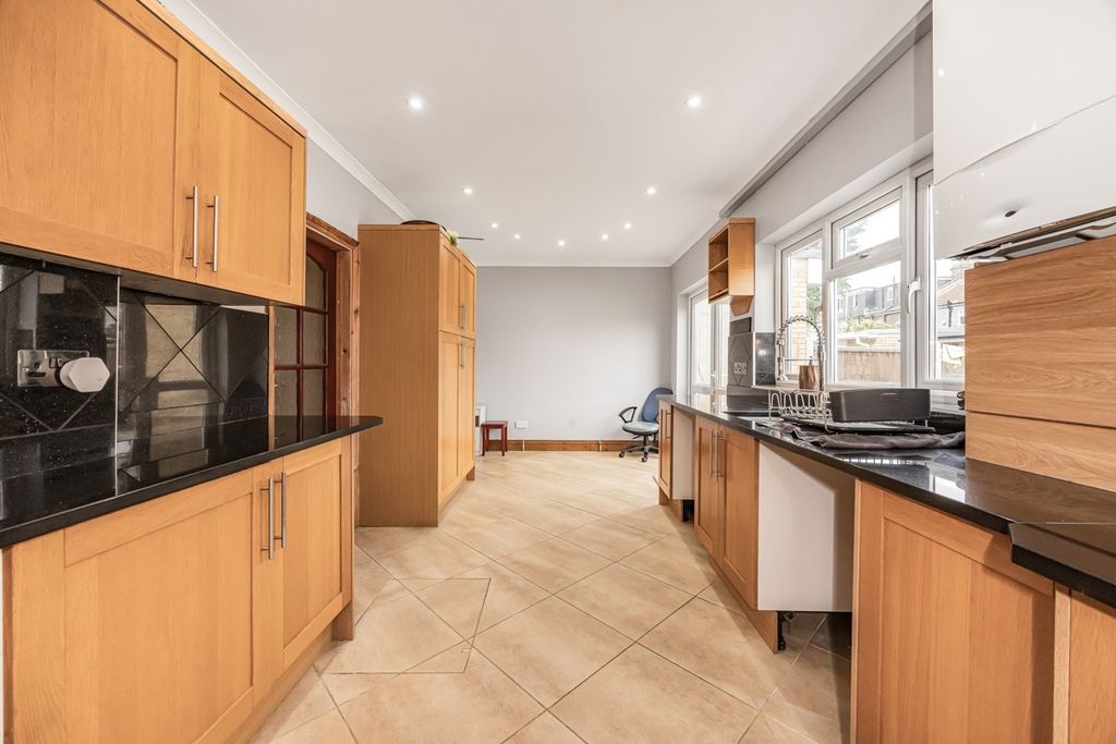 Property photo 3 of 17 679074