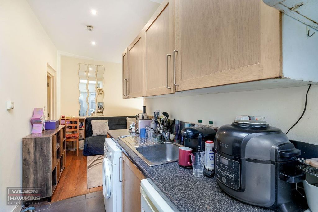 Property photo 2 of 12 Flat 2, 80 Welldon Crescent - E2Q9P56Ysosdttutti3S