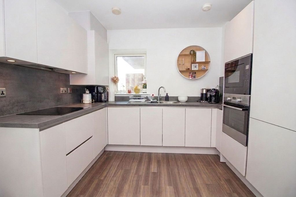 Property photo 3 of 15 Kitchen