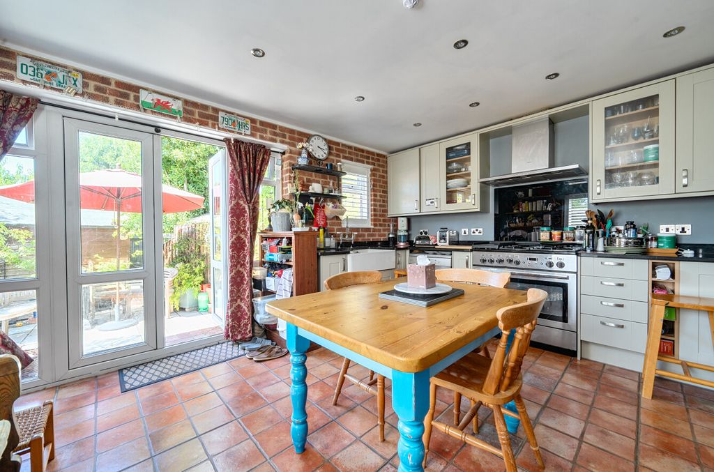 Property photo 2 of 13 149688636A67Ad1302A6d