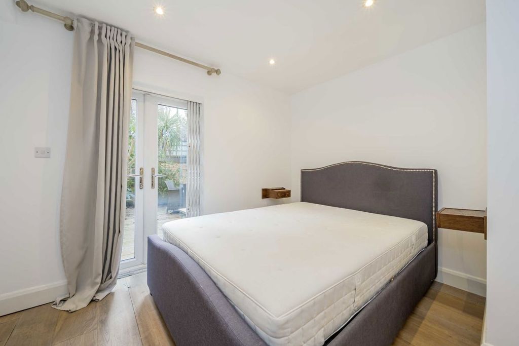 Property photo 3 of 8