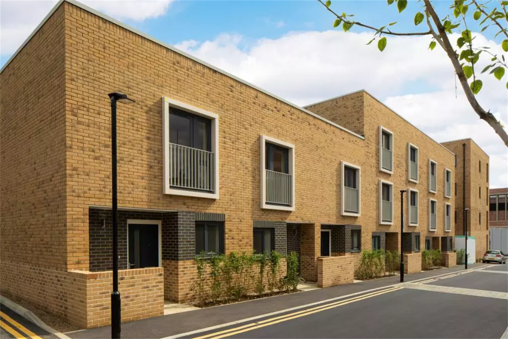 Property photo 1 of 11 Cherry Mews