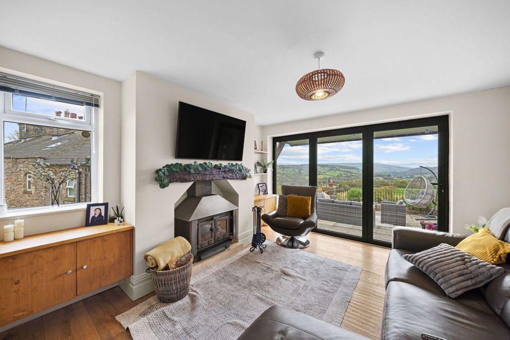 Property photo 2 of 28