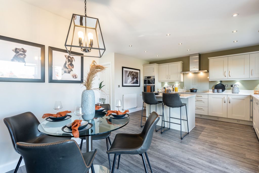 Property photo 3 of 10 5 Bedroom Manning Kitchen Breakfast Area