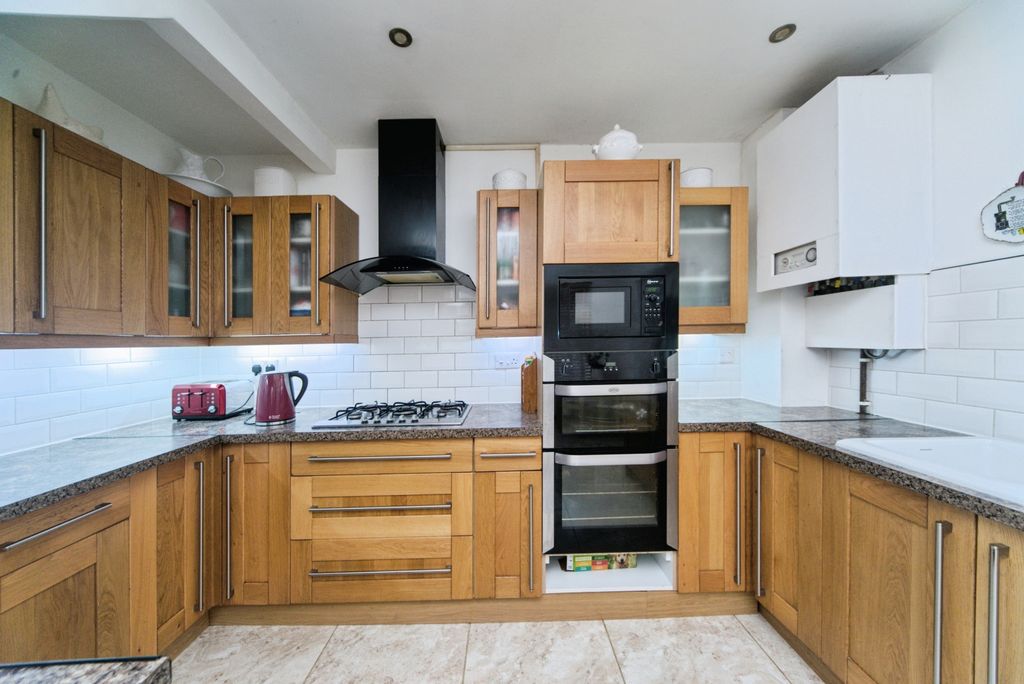 Property photo 1 of 20 Kitchen