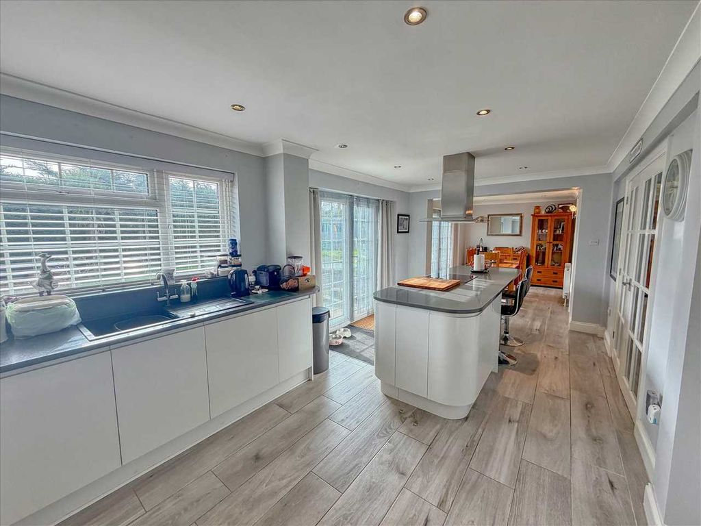 Property photo 2 of 26