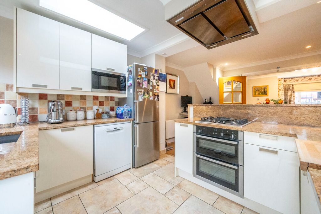 Property photo 1 of 11