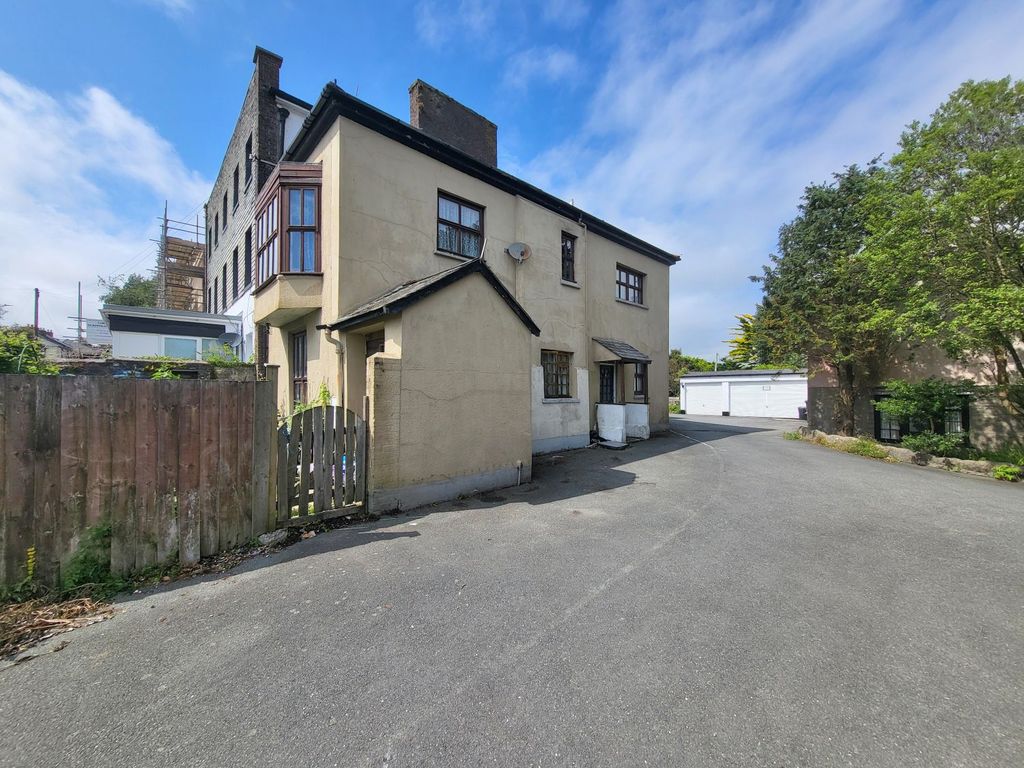 Property photo 2 of 18
