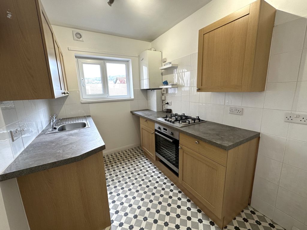 Property photo 3 of 8 Kitchen
