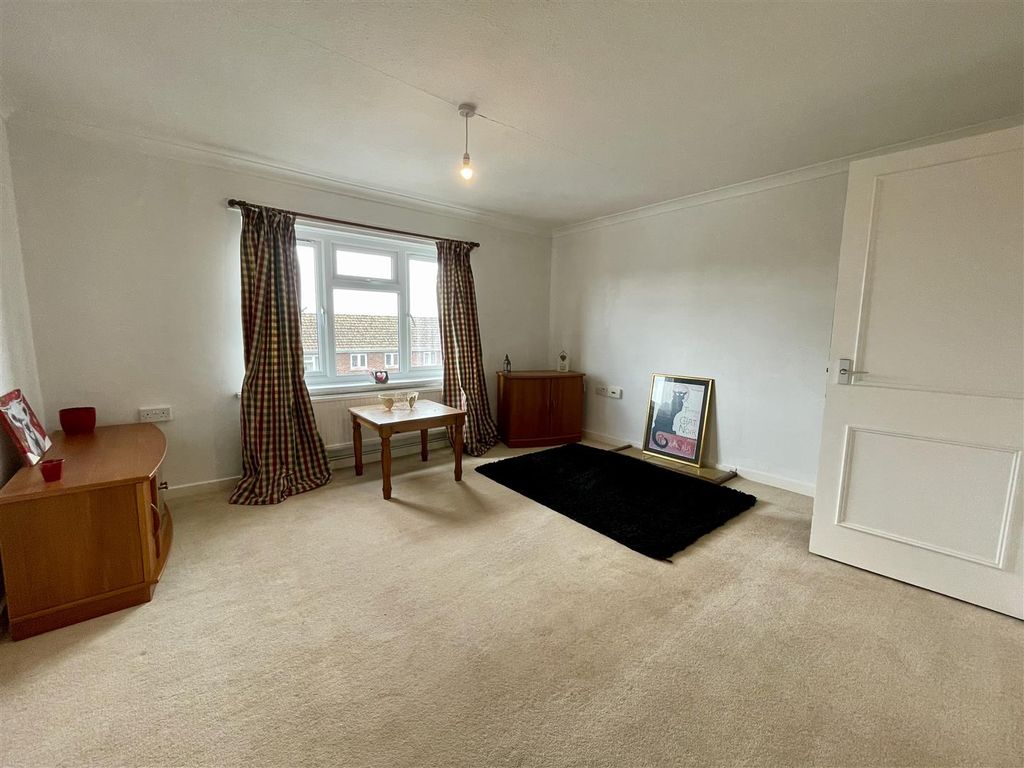 Property photo 2 of 12 Living Room