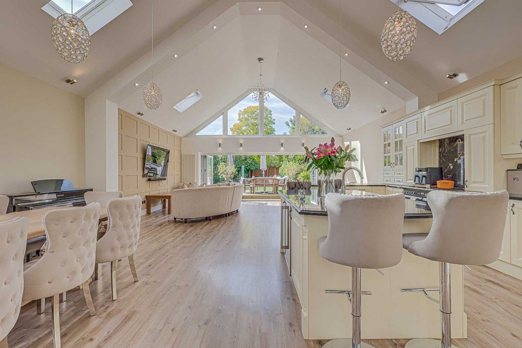 Property photo 2 of 50