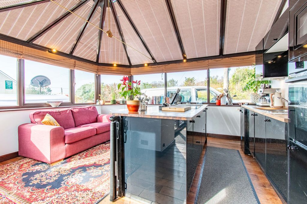 Property photo 3 of 32