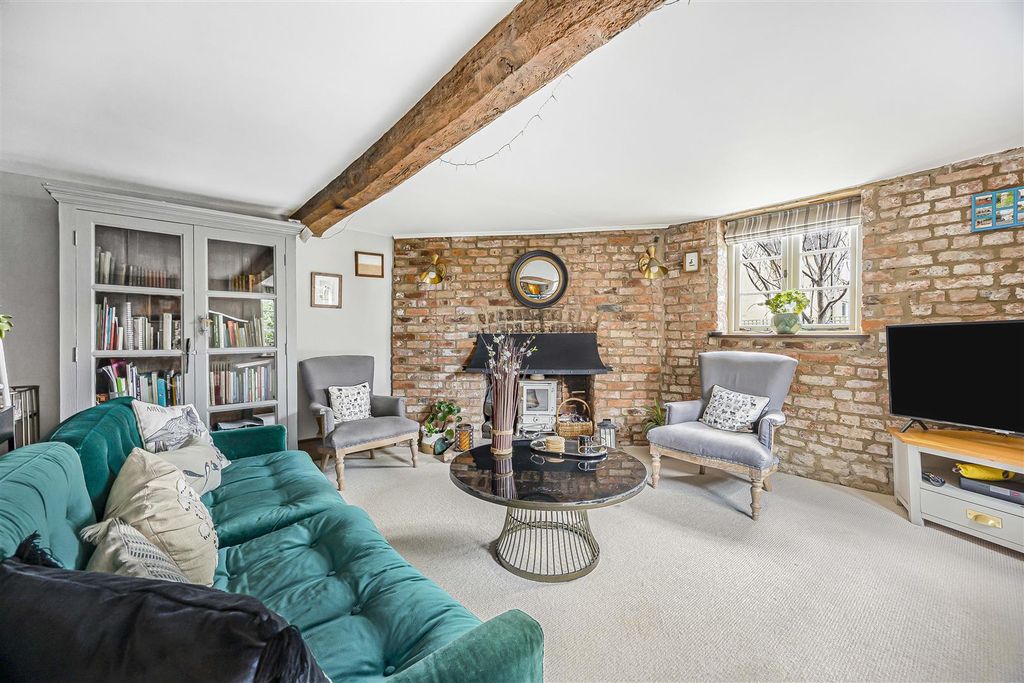 Property photo 2 of 15 Living.Jpg