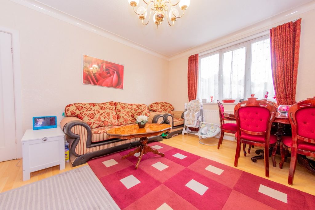 Property photo 3 of 49