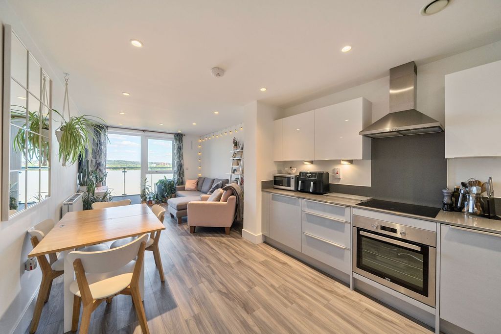 Property photo 1 of 10 Open Plan