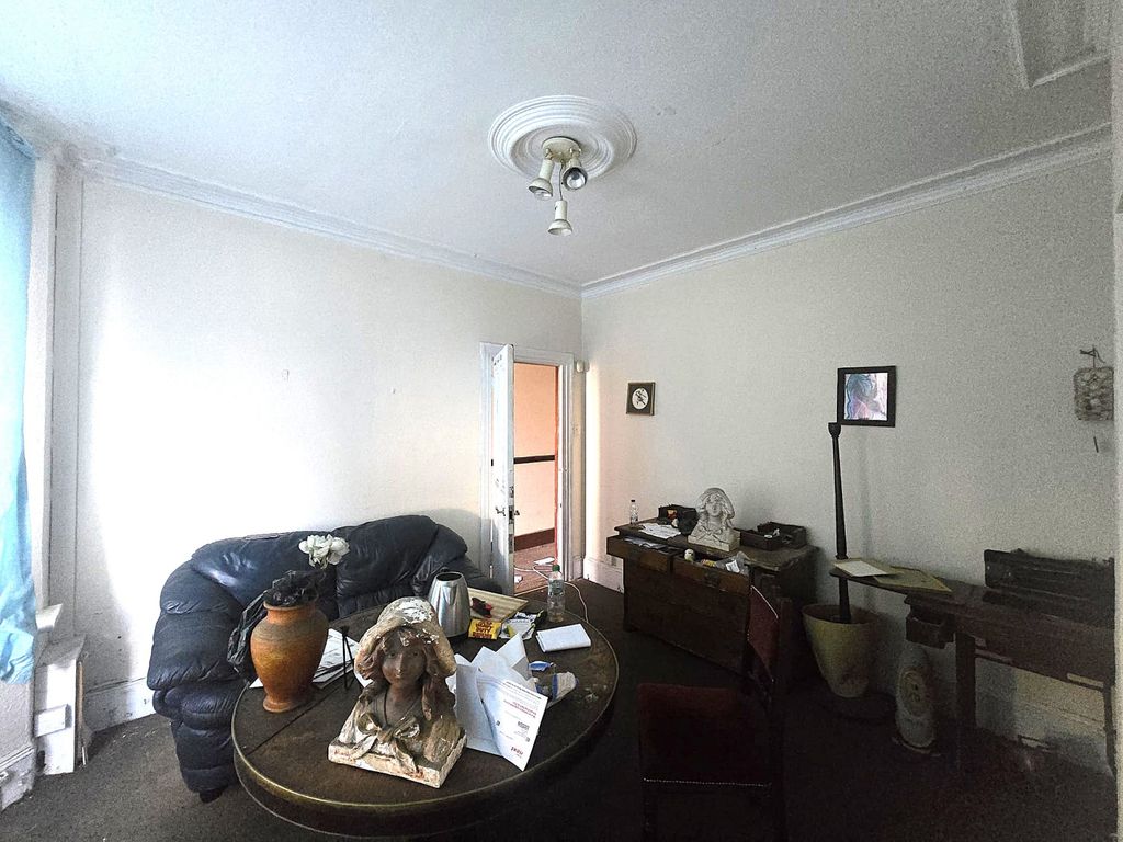 Property photo 2 of 8 Gallery