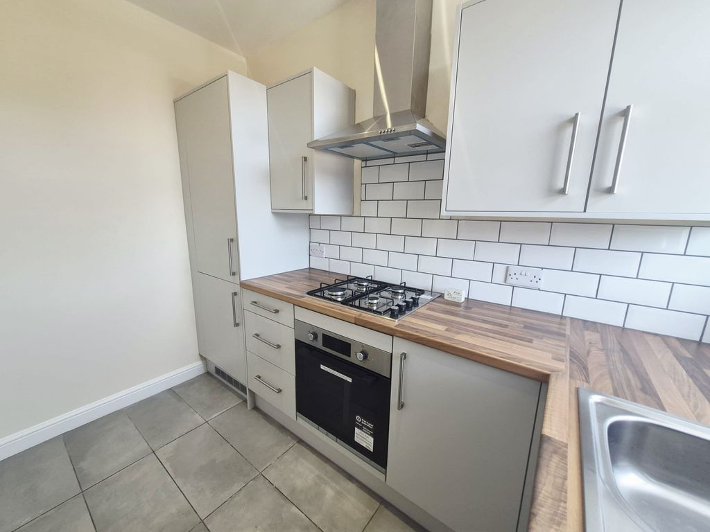 Property photo 2 of 9 Kitchen