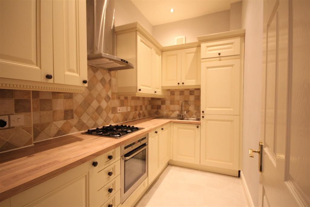 Property photo 2 of 9 Kitchen.Jpg