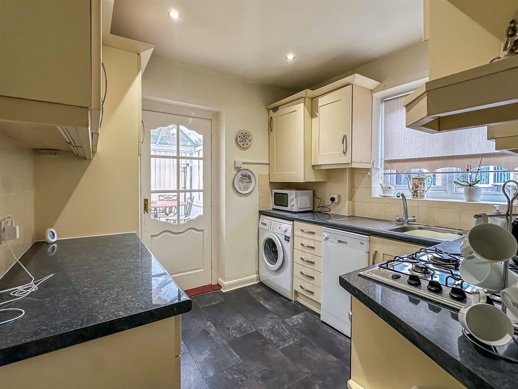 Property photo 3 of 12 Kitchen