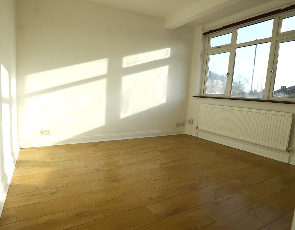 Property photo 3 of 11 Lounge