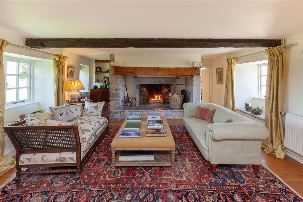 Property photo 3 of 20 Interior