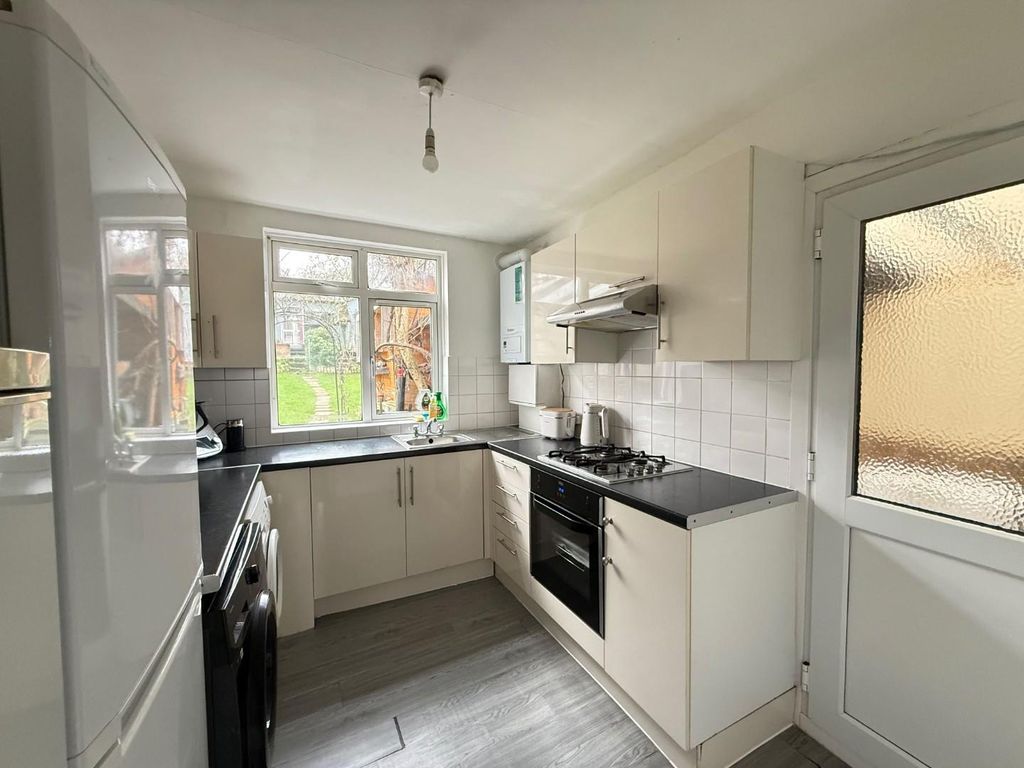 Property photo 2 of 10 Kitchen.Jpeg