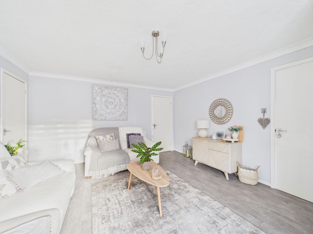 Property photo 2 of 28