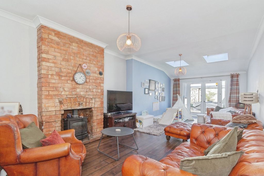 Property photo 2 of 20