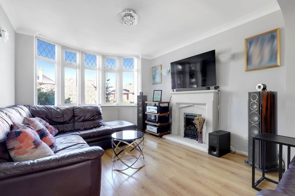 Property photo 2 of 19
