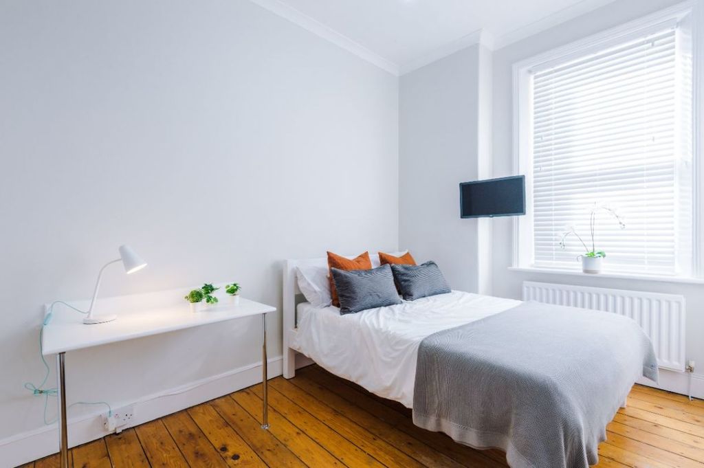 Property photo 3 of 8 53st - Bedroom 3